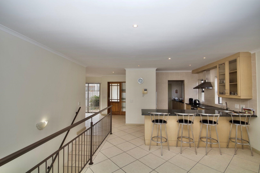 4 Bedroom Property for Sale in Plattekloof Western Cape